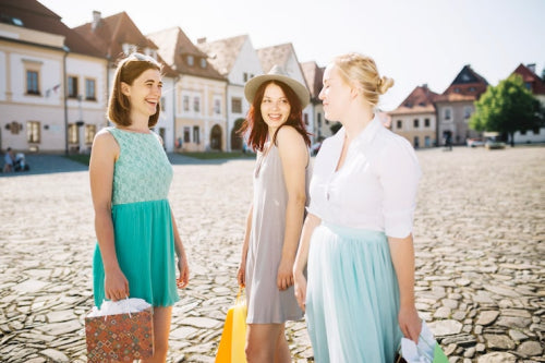 Flowy Skirts Feature in Travel and Weekend Looks Shared by Users