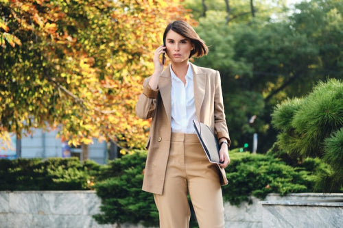 Office Western Outfits Prioritize Functionality in Professional Contexts