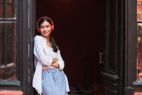 Monochrome Outfits Offer Simplicity and Polish for Urban Indian Women