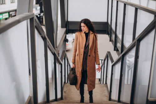 Monochrome Outfits Deliver Simplicity and Polish for City Wardrobes
