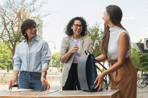The Practical Advantages of Fusion Wear for Women Managing Work and Social Commitments