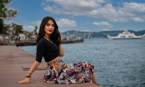 Flowy Skirts Adapt to Both Casual and Semi-Formal Occasions