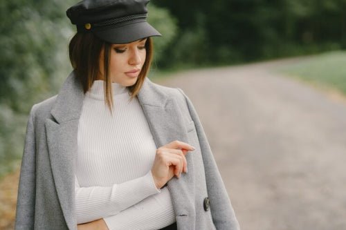 How to Accessorize Minimalist Outfits for Maximum Impact