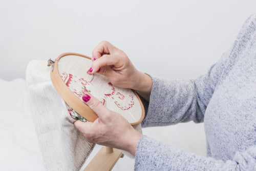 Minimalist Embroidery Appears in Modern Ethnic and Western Collections