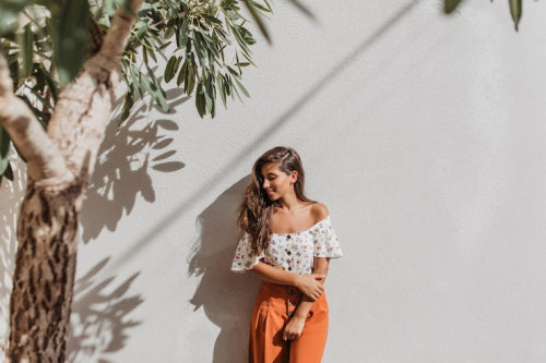 Soft Neutrals Shape Transitional Looks for Spring and Summer