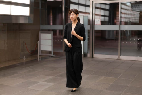 Wide-Leg Trousers Adapt for Office-to-Evening Transitions