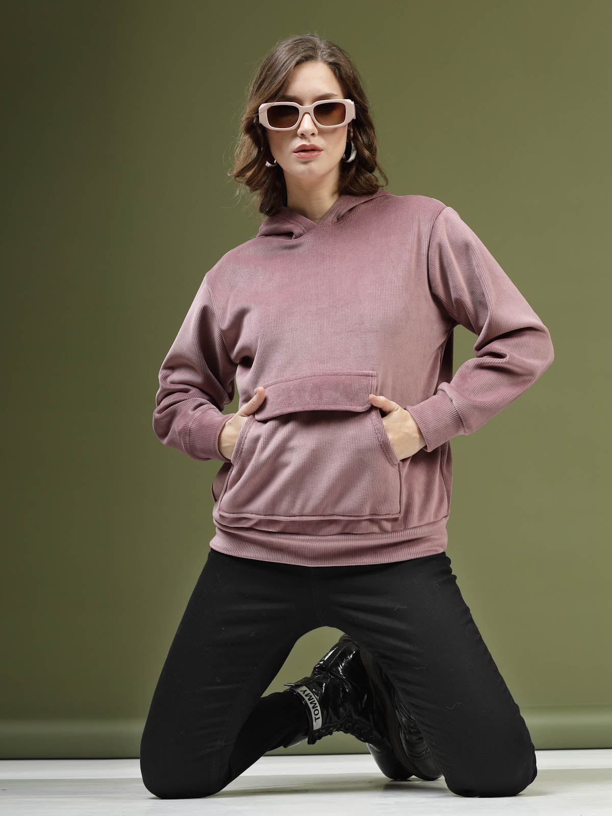 Pink Solid Hooded Long Sleeves Pullover Sweatshirt
