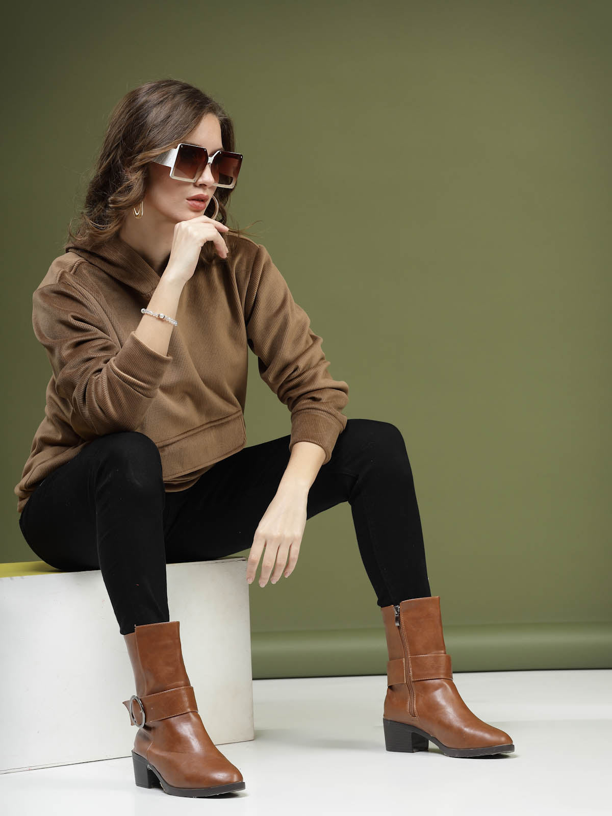Brown Solid Hooded Long Sleeves Pullover Sweatshirt