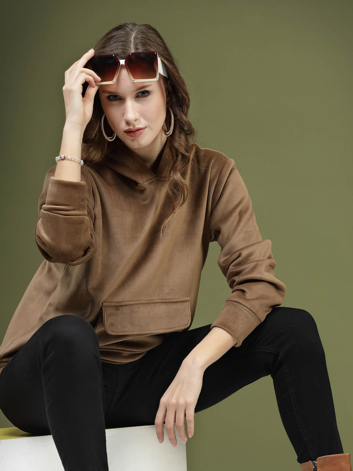 Brown Solid Hooded Long Sleeves Pullover Sweatshirt