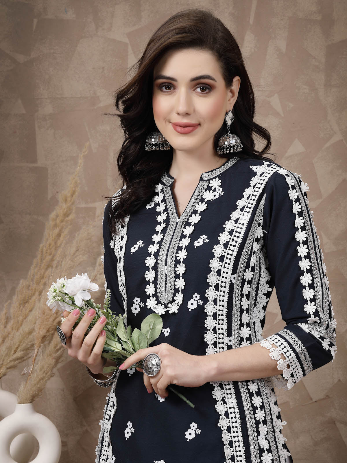 Navy Blue &amp; White Ethnic Motifs Embroidered Thread Work Cotton Kurta