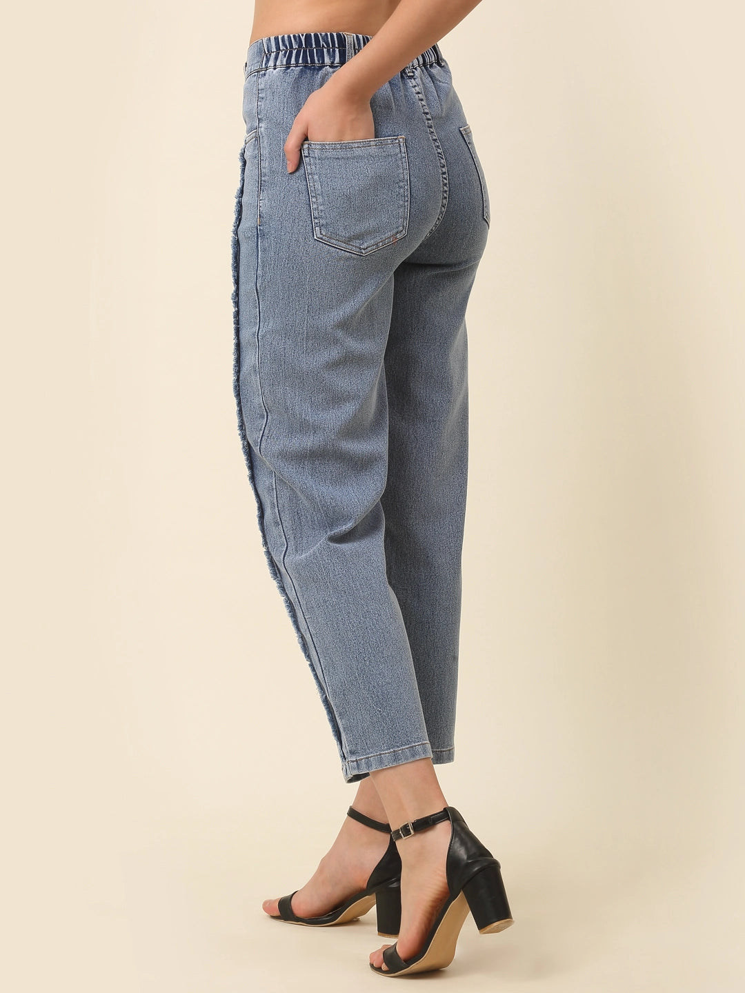Cink Women Blue Frayed Stretchable Jeans