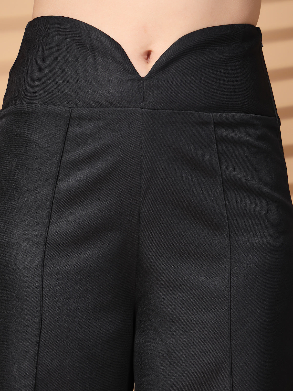 Black Solid Regular Trousers Women Loose Fit High Rise Trousers